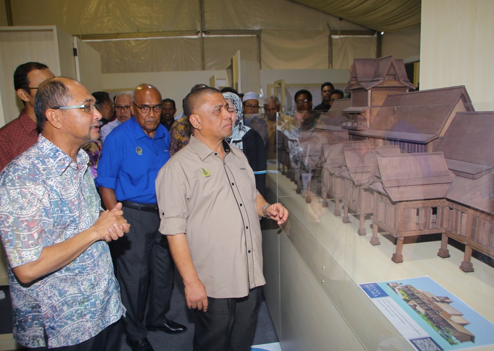 Perak Menteri Besar Datuk Seri Saarani Mohamad (right) looks at a replica of Istana Melaka while visiting the exhibition area of the Citra Nusa@Matang Museum programme in Taiping September 9, 2023. — Bernama pic