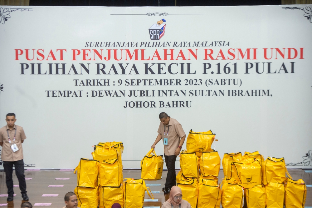 Election Commission (EC) personnel arrange ballot boxes at the vote counting centre during Pulai by-election at Dewan Jubli Intan Sultan Ibrahim in Johor Baru September 9, 2023. — Picture by Shafwan Zaidon