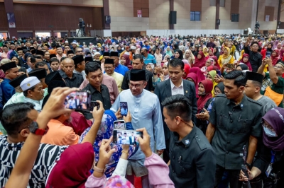 PM Anwar: Settlers can generate better income through 'Felda Madani' - Vimarsana News
