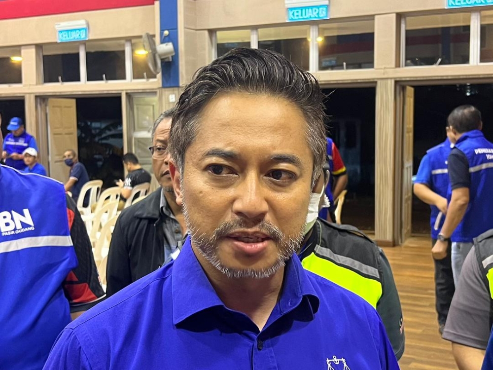 Umno supreme council member Isham Jalil denied that he told grassroots supporters not to vote for the candidate fielded by its former nemesis-turned-ally in the Johor twin by-elections last Saturday. — File picture by Ben Tan