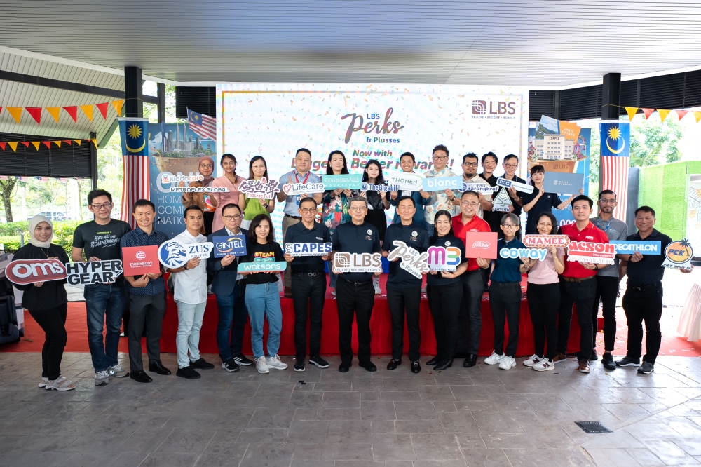 LBS Bina Group executive chairman Tan Sri Lim Hock San (centre) and Datuk Joey Lim Hock Guan alongside 26 collaborative partners during the official unlocking of LBS Perks and Plusses. — Picture courtesy of LBS Group 