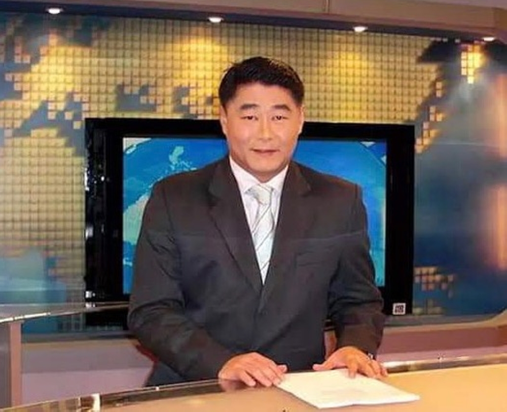 Veteran newscaster Raymond Goh has passed away this morning. — Picture via Facebook/ Istana Negara