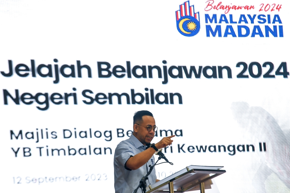 Deputy Finance Minister II Steven Sim Chee Keong delivers a speech during the 2024 Budget Roadshow in Seremban September 12, 2023. — Bernama pic