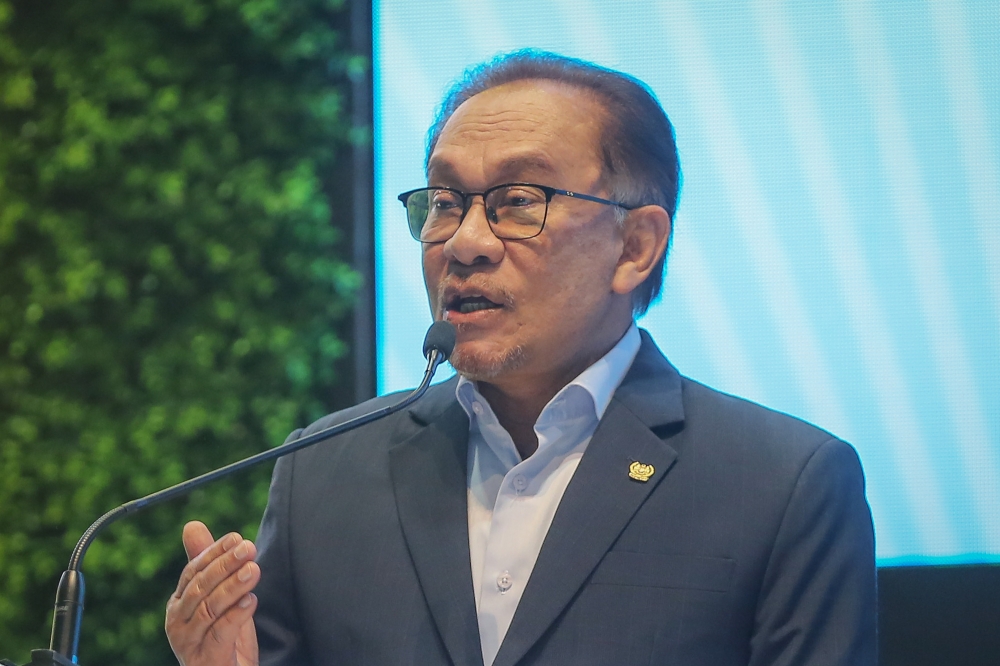 During the visit, Prime Minister Datuk Seri Anwar Ibrahim is also scheduled to attend a private tea session hosted by his counterpart, Lee Hsien Loong, where both leaders are expected to exchange views on domestic and international developments. — Picture by Yusof Mat Isa