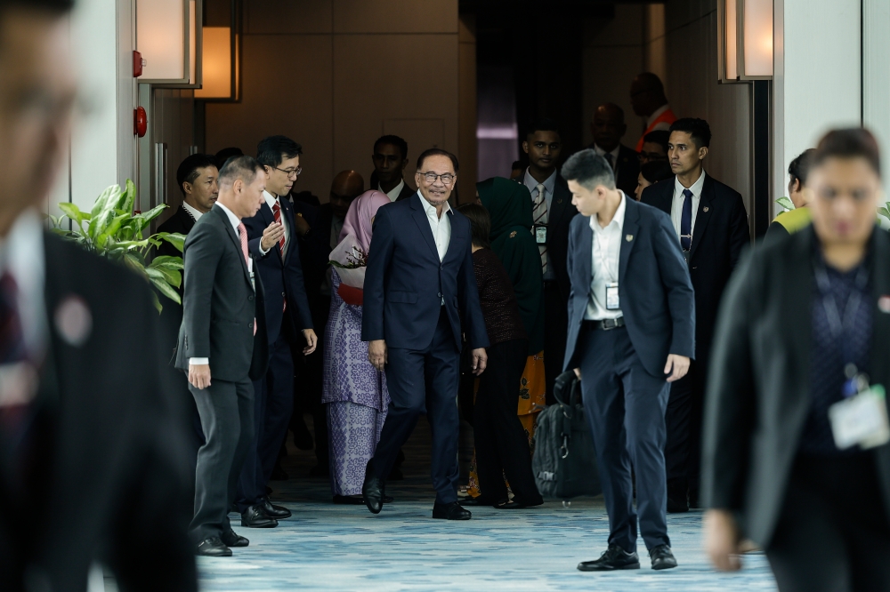 Prime Minister Anwar Ibrahim arrives at the Changi International Airport for a working visit to Singapore September 13, 2023. — Bernama pic