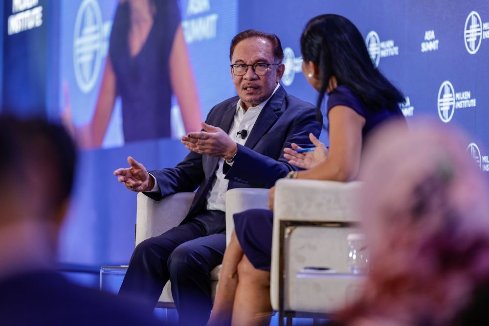 Datuk Seri Anwar Ibrahim envisioned Malaysia to evolve as an example of a free multiracial society that embodies humanity and compassion. — Bernama pic  