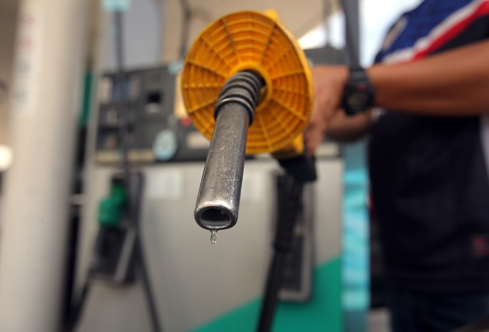 The Ministry of Finance said that based on the weekly retail pricing of petroleum products using the Automatic Pricing Mechanism (APM) formula, RON97 would remain at RM3.37 per litre, RON95 at RM2.05 per litre and diesel at RM2.15 per litre. — Picture by Farhan Najib