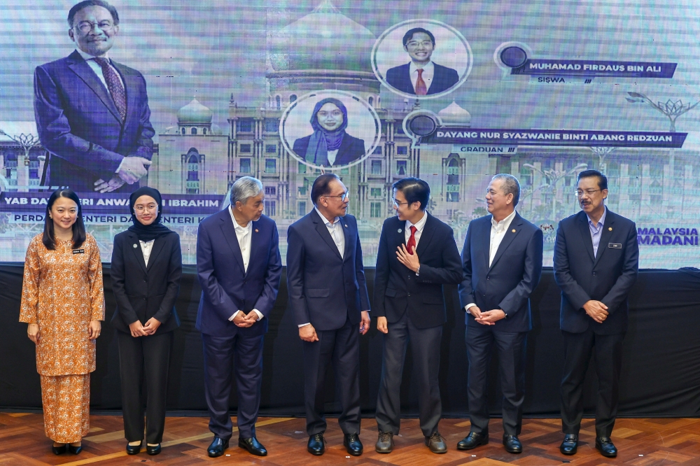Prime Minister Datuk Seri Anwar Ibrahim with his Fellows Muhamad Firdaus Ali and Dayang Nur Syazwanie Abang Redzuan (2nd, left) at the handing over of the Perdana Fellows at Perdana Putra, August 23, 2023. Also present are Deputy Prime Ministers Datuk Seri Ahmad Zahid Hamidi and Datuk Seri Fadillah Yusof, Youth and Sports Minister Hannah Yeoh Chief Secretary to the Government Tan Sri Mohd Zuki Ali. — Bernama pic