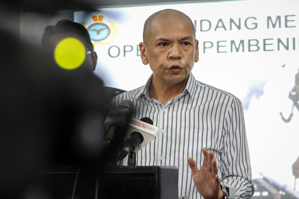 Datuk Armizan Mohd Ali said the Domestic Trade and Cost of Living Ministry is enhancing the Price Catcher mobile app to attract a larger user base.. — Bernama pic