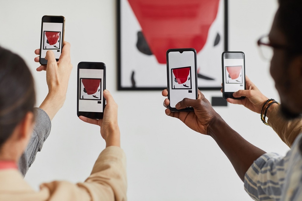 Many art establishments are now reviewing their policy surrounding photography. — SeventyFour/Getty Images/ETX Studio pic 