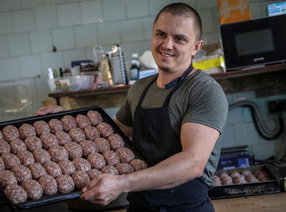 Ukrainian chef dreams of Michelin star, but happy to feed the troops ...