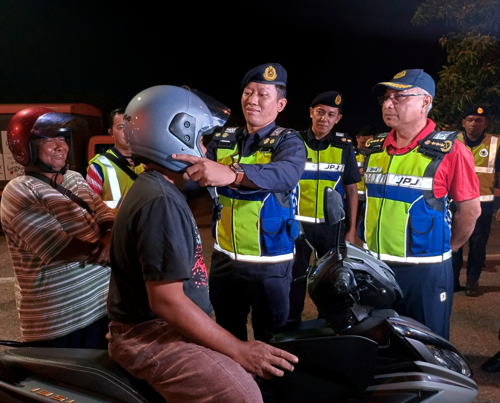 RTD Senior Enforcement director Datuk Lokman Jamaan during the Special Motorcycle Ops in Melaka September 14, 2023. ― Bernama pic