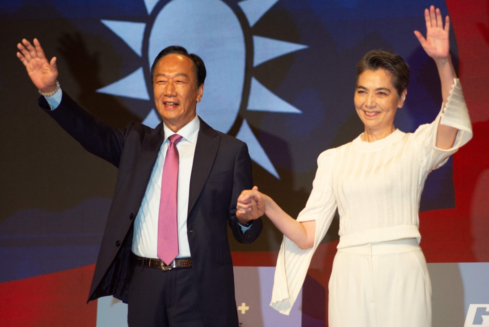 Terry Gou, the founder of major Apple supplier Foxconn, today said his running mate in Taiwan’s presidential election next year would be Tammy Lai, an actress who starred in a high-profile Netflix drama. — AFP pic