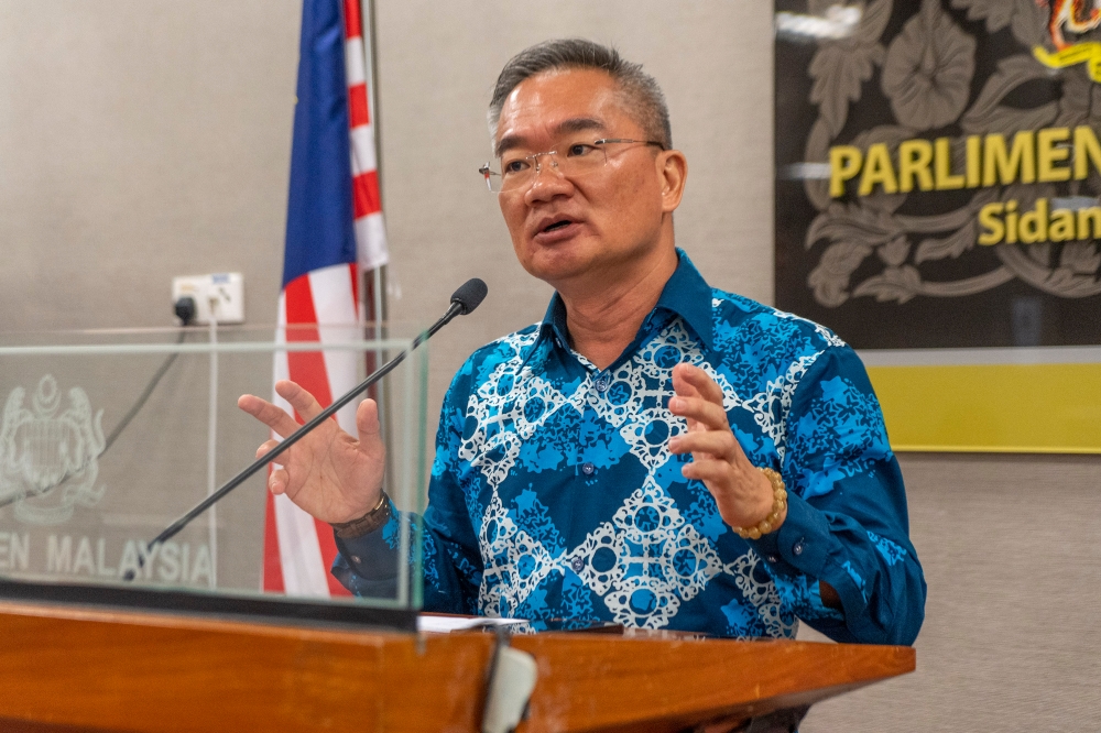 Kota Melaka MP Khoo Poay Tiong speaks during a press conference outside the Dewan Rakyat September 14, 2023. — Picture by Shafwan Zaidon