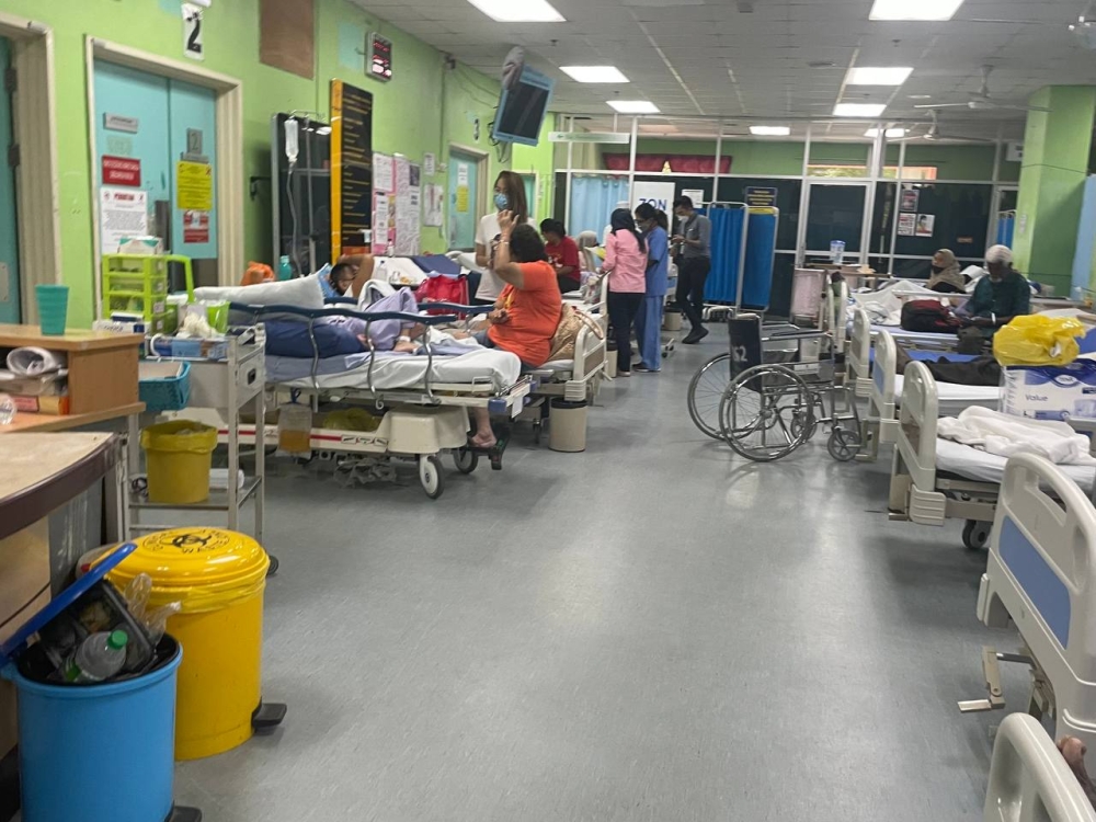 The green zone of Selayang Hospital’s emergency department seen occupied by patients and family members, February 16, 2023. The PKR lawmaker today said the emergency department in the hospital was so overrun that a patient experiencing a heart attack did not get to see a doctor for hours while another had to leave to seek treatment elsewhere to avoid fatal complications. — Picture by Rex Tan