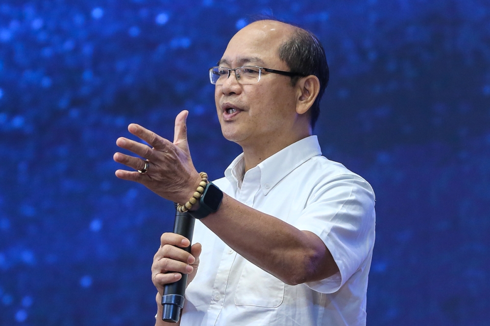 Tuaran MP Datuk Wilfred Madius Tangau has urged Prime Minister Datuk Seri Anwar Ibrahim to form a special Cabinet committee to discuss race, religious, and language-related issues to preserve the country’s unity. — Picture by Yusof Mat Isa