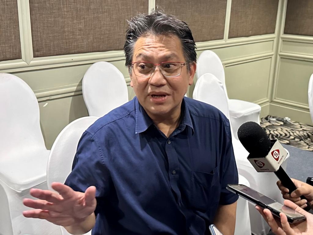 Datuk Nur Jazlan Mohamed accused the parliamentary select committee of exceeding its authority by asking the AGs to justify their exercise of their discretion to decide prosecutions based on powers granted under the Federal Constitution. — Picture by Ben Tan