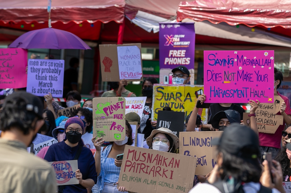 Section 9(1) of the PAA imposes a duty on an organiser to give a 5-day notice to the Officer in charge of the police District (OCPD) in which the assembly is to be held. — Picture By Raymond Manuel