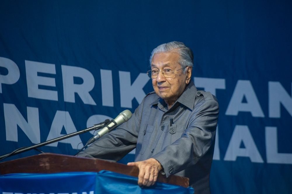 Tun Mahathir Mohamad speaks during the Perikatan Nasional Grand Finale ceramah at Dataran Kempas in Johor Baru September 8, 2023. ― Picture by Shafwan Zaidon