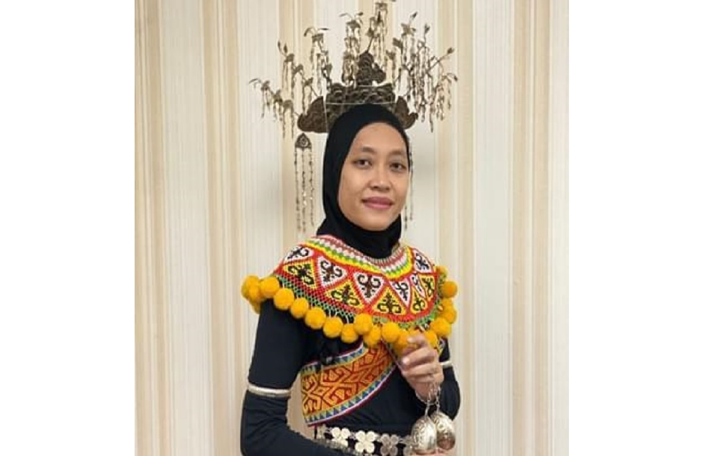 Syuhaira dressed in traditional Iban attire. ― Borneo Post pic