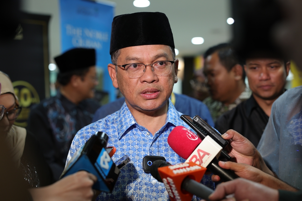 In a statement today, Minister in the Prime Minister’s Department (Religious Affairs) Datuk Mohd Na’im Mokhtar said any religious matter, especially those dealing with faith and the shariah, should be referred to the state Islamic religious authorities and scholars certified as experts in the discipline. — Bernama pic
