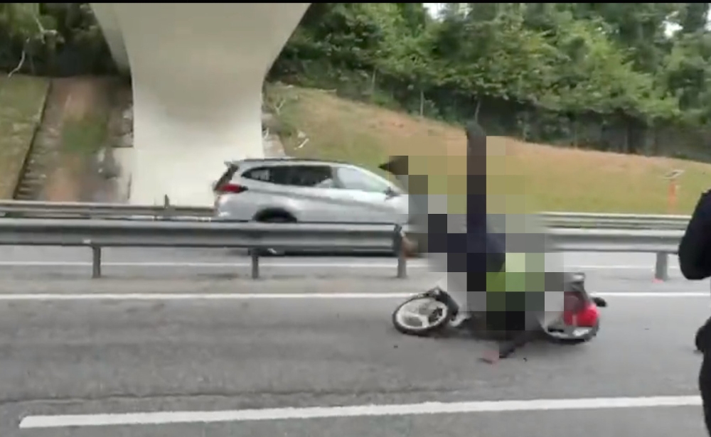 In a statement today, JPJ said a Yamaha Y125ZR motorcycle was seized and the 25-year-old man was detained under the Road Transport Act (RTA) 1987 for riding with an expired licence (since 2012), not having insurance and not having a competent driver’s licence. — Picture from X/Bernama   