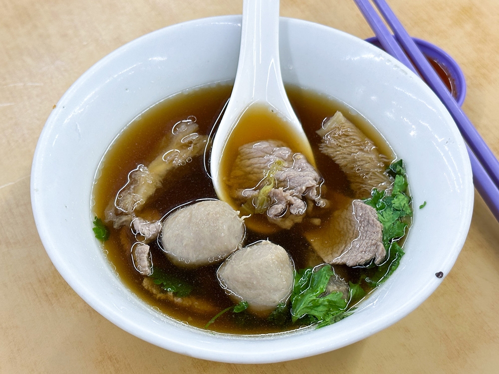 The regular portion of dry beef noodles is served with a small bowl of sliced beef, tendon, beef balls and cow's stomach.