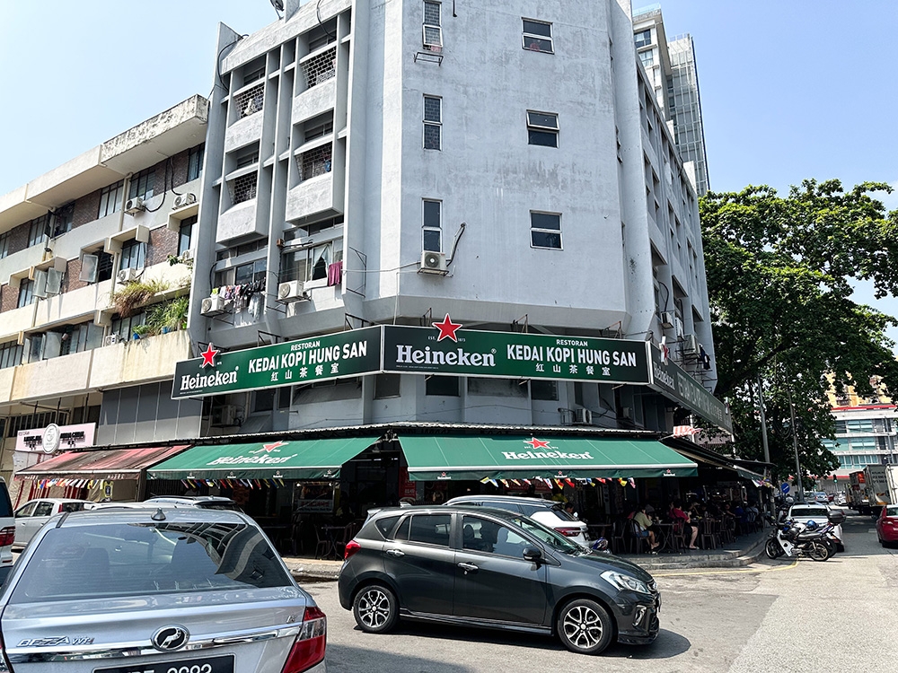The corner Kedai Kopi Hung San now houses Ngau Wong or Cow King Beef Noodles.