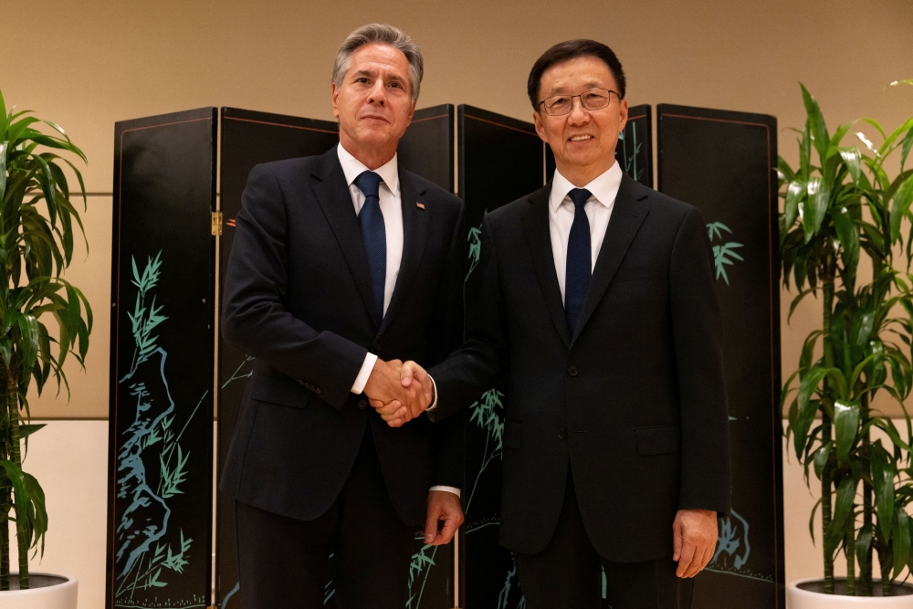 Secretary of State Antony Blinken and Chinese Vice President Han Zheng shake hands while posing for photos in New York September 18, 2023. ― Julia Nikhinson/Pool via Reuters