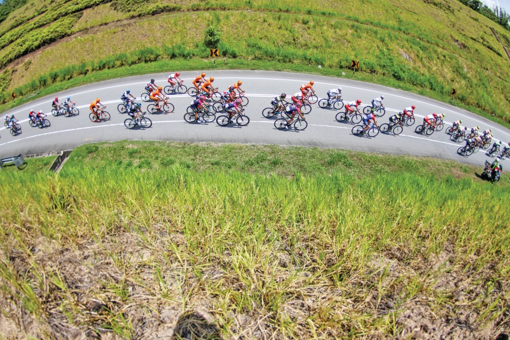 In conjunction with the Petronas Le Tour de Langkawi 2023, Pernas has joined forces with Bubbles O2 Sdn Bhd to boost the growth of the franchising industry. — Picture by Ahmad Zamzahuri