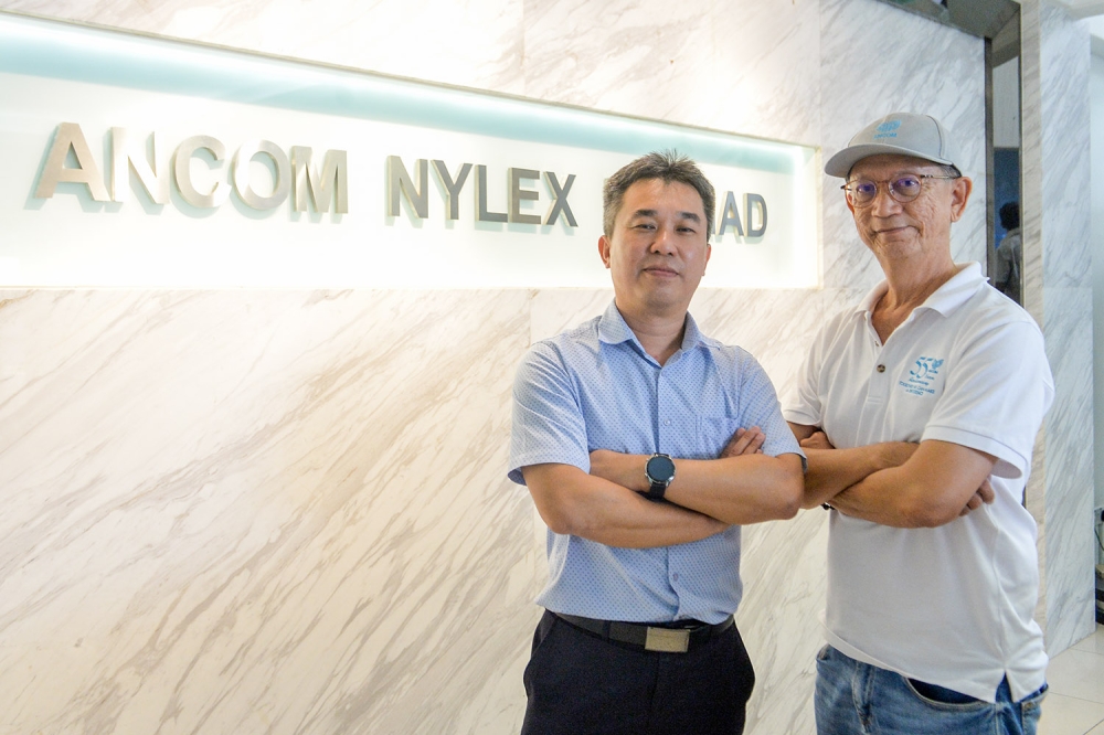 Ancom Crop Care Sdn Bhd’s head of sales Hii Yii Seng (left) and ACC chief operations officer (COO) Anthony Tan. — Picture by Miera Zulyana