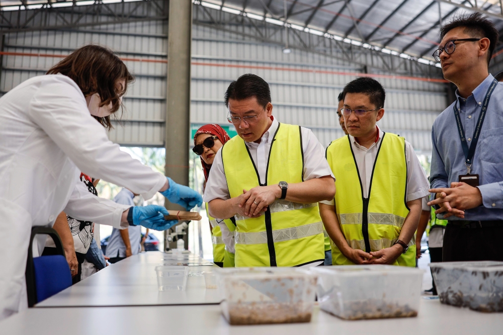 Local Government Development Minister Nga Kor Ming at the renewable energy plant at Bukit Tagar Enviro Park (BTEP) in Hulu Selangor, September 20, 2023. — Bernama pic 