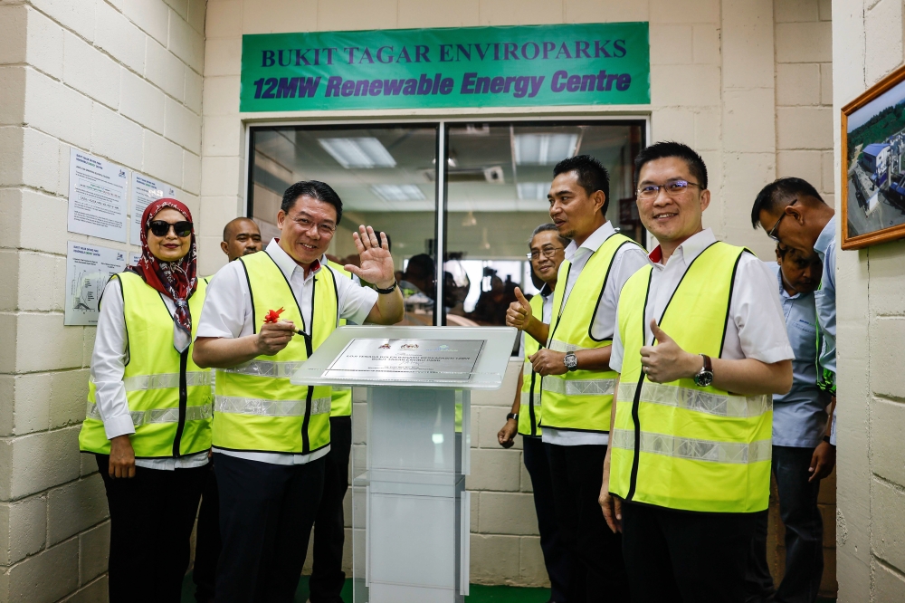 Minister of Local Government Development Nga Kor Ming said BTEP is the largest power generation plant from landfill gas in Malaysia. — Bernama pic 