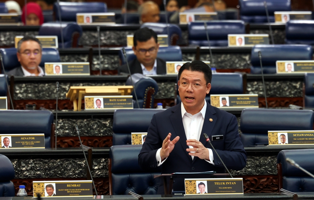  the implementation of Smart City initiatives must be expedited to promote a Local Government Development Minister Nga Kor Ming safer environment and efficient urban management practices while also stressing the importance of leveraging information technology as part of urban management solutions. — Bernama pic 