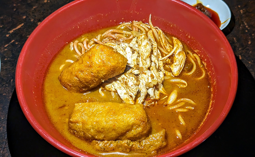 Betty’s Curry Mee at Wagon Bar. — Pictures by Ethan Lau