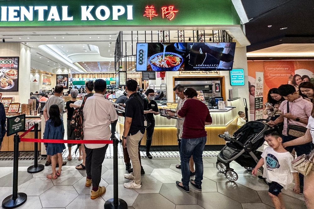 People are seen queueing up at a food outlet in Kuala Lumpur September 20, 2023. ― Picture by Hari Anggara