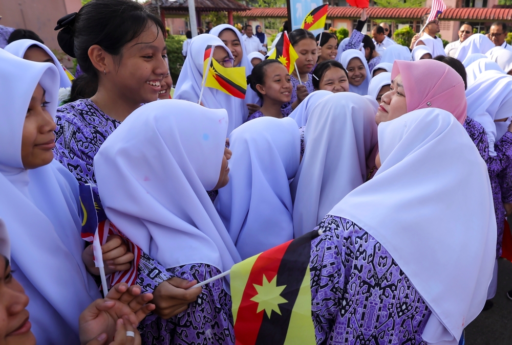 Education Minister Fadhlina Sidek (right) meets students at the Malaysia Day celebration at Sekolah Menengah Sains Kuching September 16, 2023. The MOE made the announcement today in reference to a news on an online portal claiming a school in Selangor had barred students from wearing traditional costumes of other races during the National Day celebration. — Bernama pic