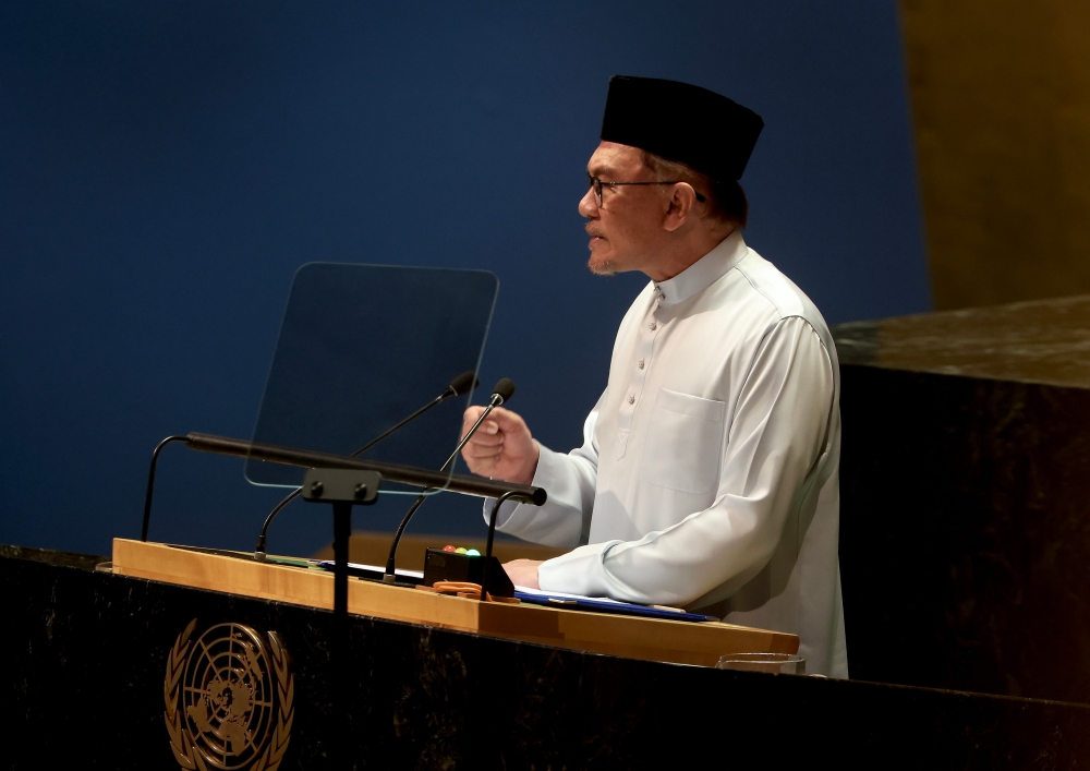 Religious experts and leaders have commended Prime Minister Datuk Seri Anwar Ibrahim for his firm stance against Islamophobia at the 78th United Nations General Assembly. — Bernama pic