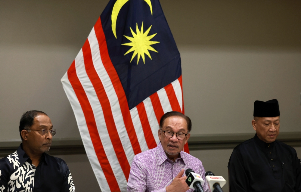 Prime Minister Datuk Seri Anwar Ibrahim speaks at a press conference at the end of his four-day visit to New York, where he attended the 78th United Nations General Assembly. — Bernama pic