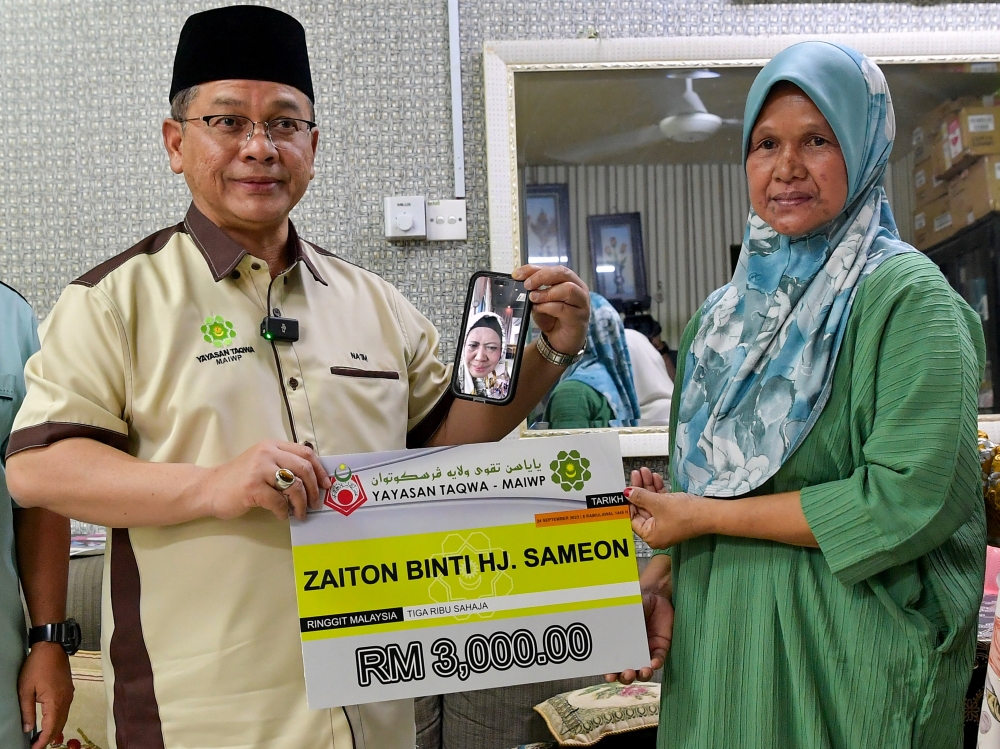 Former singer Zaiton Sameon’s predicament receives attention | Malay Mail