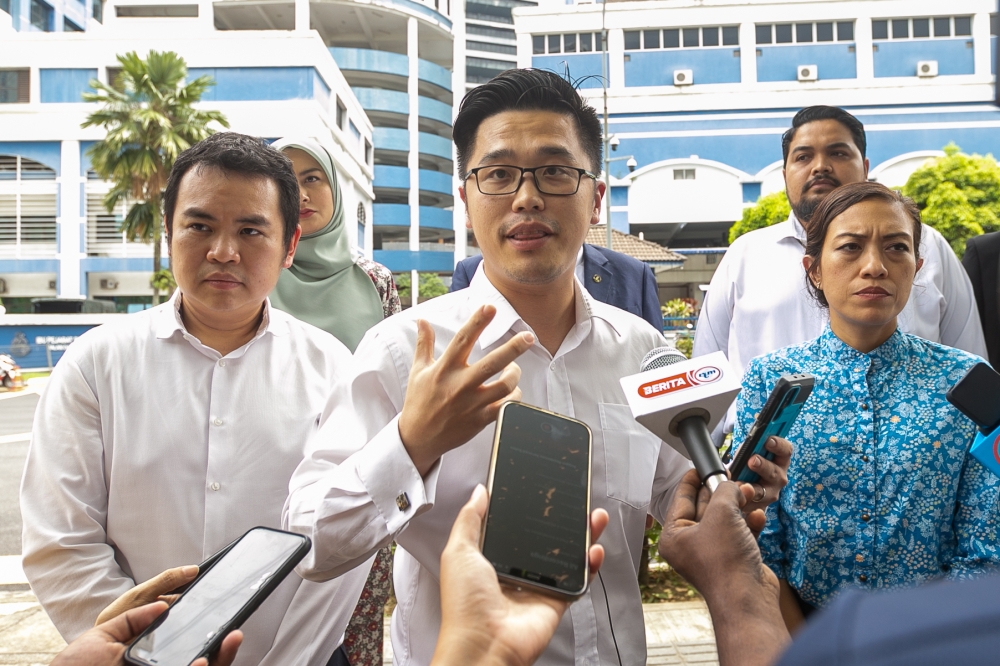 Ipoh Timur MP Howard Lee Chuan How will provide his statement to the police as part of an investigation into his interpretation of a Quran verse, after he was called to assist investigations. — Picture By Raymond Manuel 