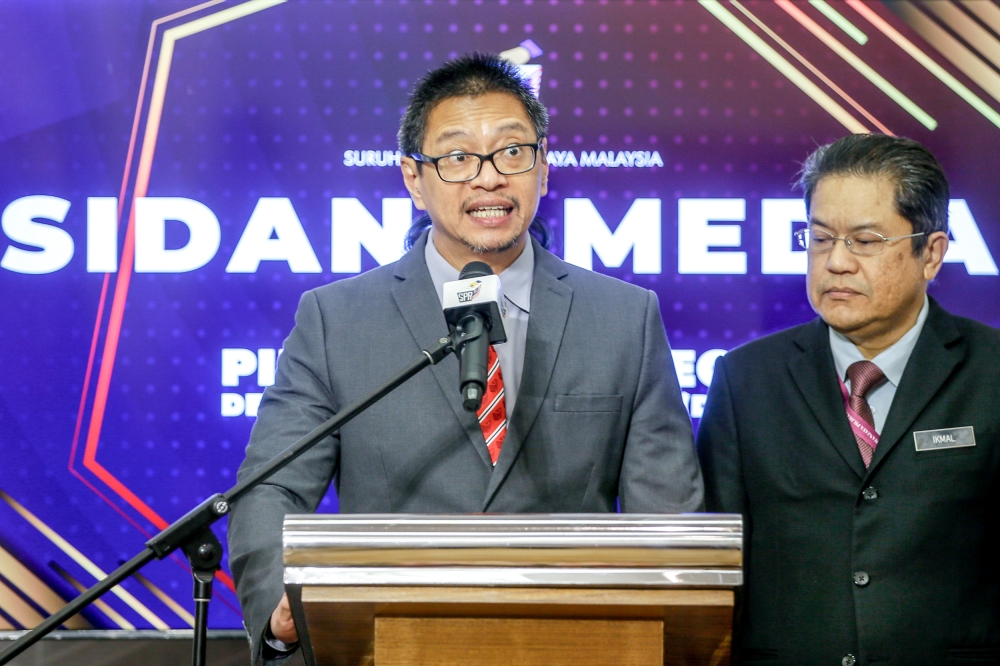 Election Commission (EC) deputy Chairman Azmi Sharom (left) and EC secretary Datuk Ikmalrudin Ishak during a press conference in Putrajaya September 25, 2023. — Picture by Hari Anggara