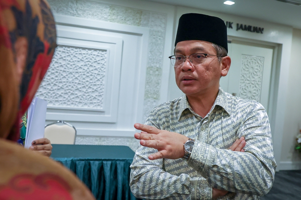 Minister in the Prime Minister’s Department (Religious Affairs) Datuk Mohd Na’im Mokhtar said that in order to pass a specific Halal law, it is necessary to study the various laws that are currently in force, whether they are federal or state laws. — Bernama pic