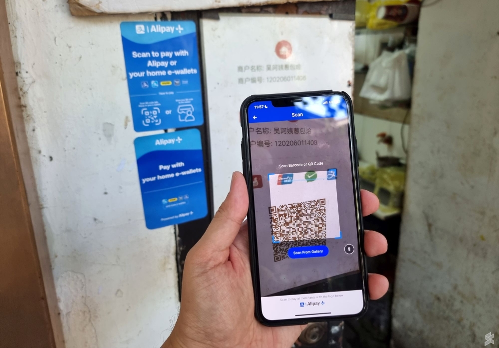 If you’re a Malaysian making a trip to China, here’s how you can make QR payments like a local with Touch ‘n Go eWallet (TNG eWallet) and Alipay. — SoyaCincau pic 