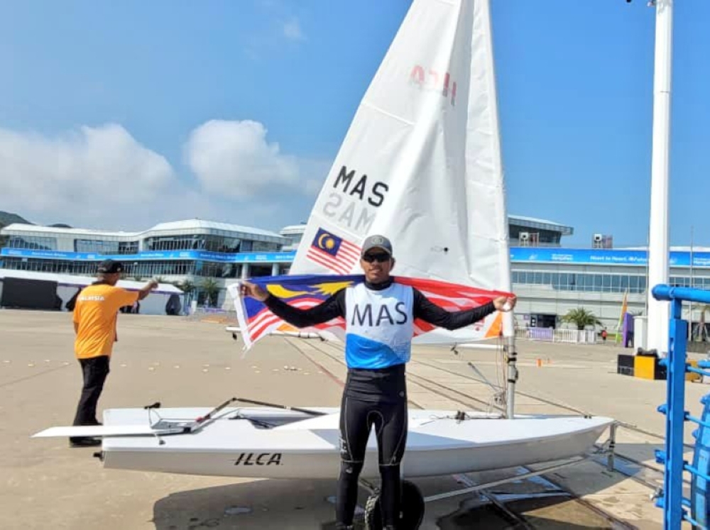 Teenage sailor Asnawi Iqbal Adam came in third in the men’s ILCA 4 event at the Ningbo Xiangshan Sailing Centre, about 170 kilometres (km) from Hangzhou, September 26, 2023. — Picture from X/Hannah Yeoh  