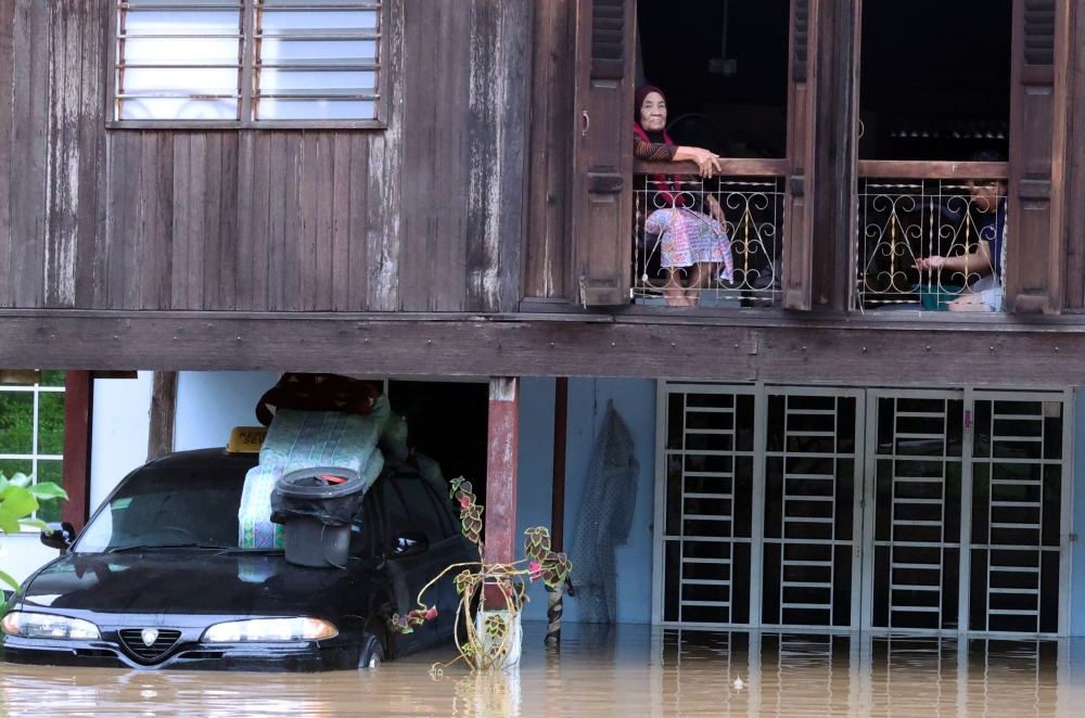 Continuous rain has caused several low-lying areas along the Laka River in Changlun, Kedah, to be flooded, September 26, 2023. — Bernama pic 