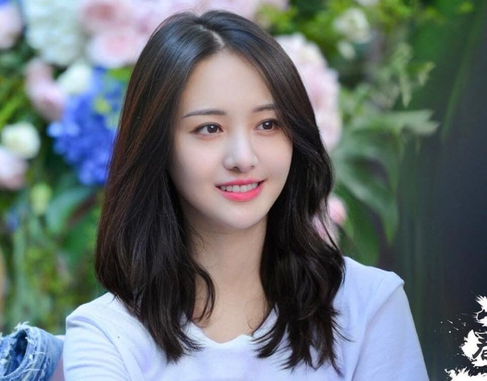 Zheng Shuang has been ordered to repay RM58.3 million for breach of contract. — Picture via Facebook/ Zheng Shuang - 郑爽