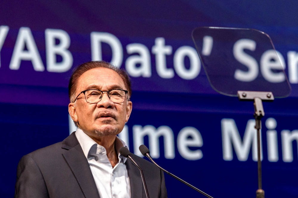 Prime Minister Datuk Seri Anwar Ibrahim speaks during the closing ceremony of the Huawei Malaysia ICT Summit 2023 at Mitec in Kuala Lumpur, September 27, 2023. — Picture by Firdaus Latif