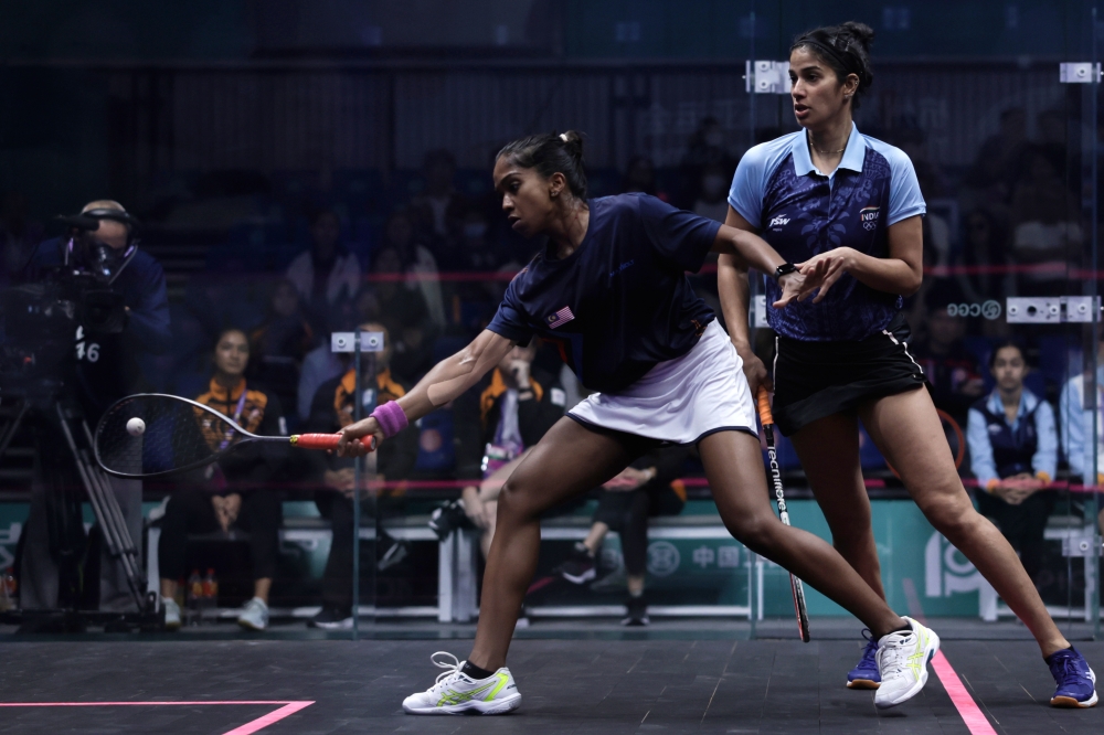 Reigning silver medallist in women’s singles event, S. Sivasangari got the ball rolling for Malaysia by downing Joshna Chinappa of India 11-6, 11-2, 11-8 in straight sets. — Bernama pic 