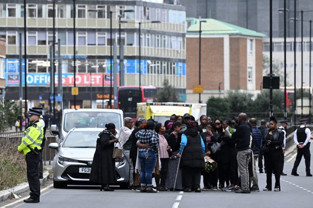 Relatives of murdered 15-year-old Elianne Andam react as they visit the scene of her murder at a bus stop, outside the Whitgift Centre on Wellesley Road in Croydon, south London, on September 28, 2023. London police said they had arrested a teenager after a 15-year-old girl was stabbed to death on her way to school on Wednesday, stoking fresh concern about the scale of knife crime in the UK. — AFP pic